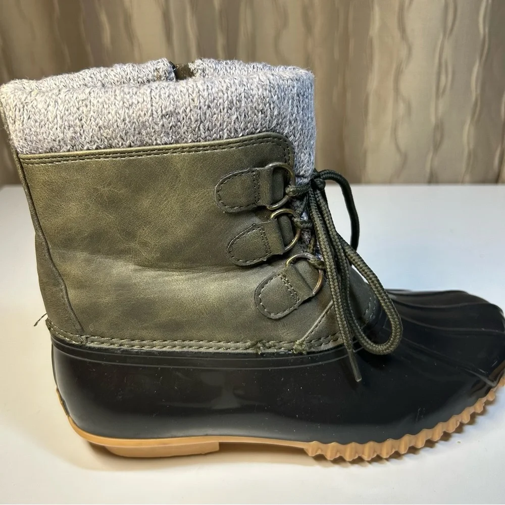 Sporto Lauren Women's 5.5 Ankle Duck Boot Black Olive Gray Knit Side Zip